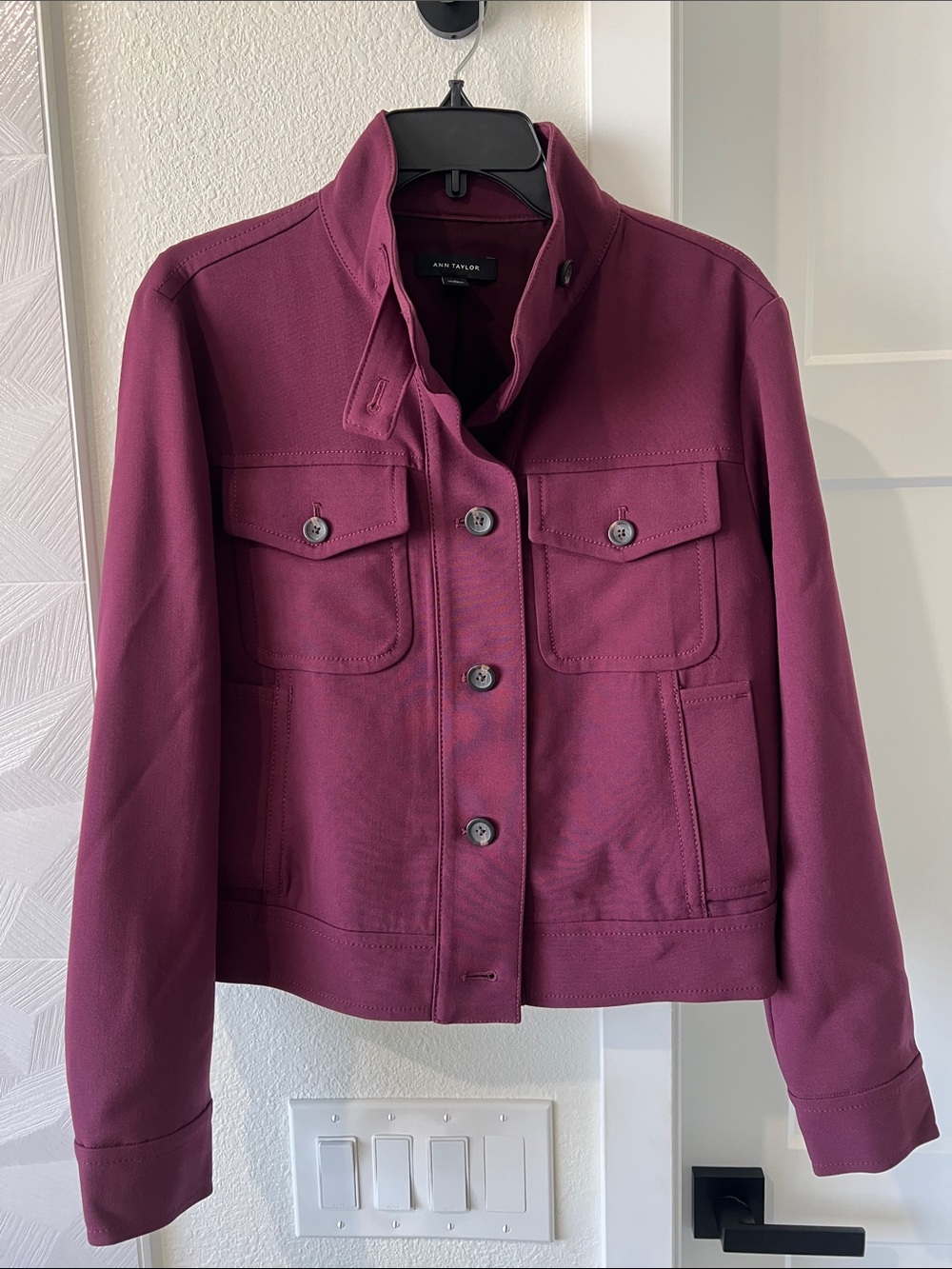 EUC Ann Taylor Women's Plum Cropped Utility Jacket